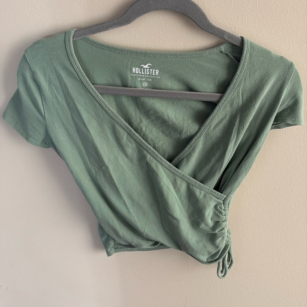 Ruched Hollister V neck Tee